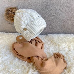 ✨ NEW Winter White Beanie and Scarf  ✨